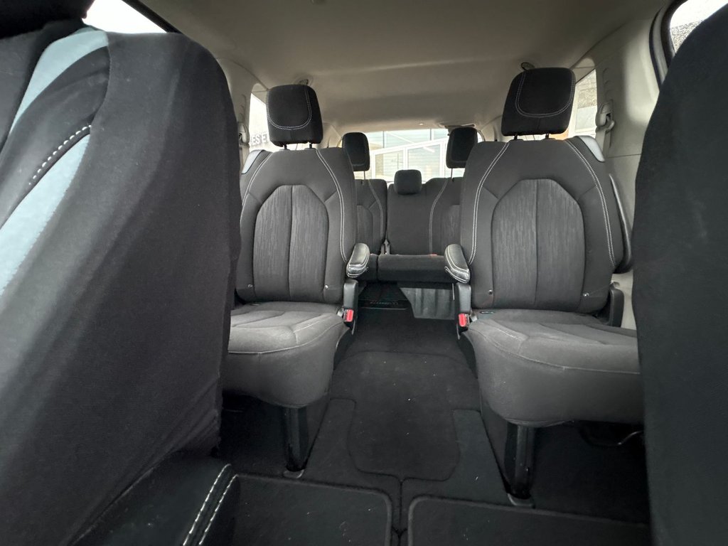 Chrysler Grand Caravan SXT 2022 à Pointe-Aux-Trembles, Québec - 22 - w1024h768px