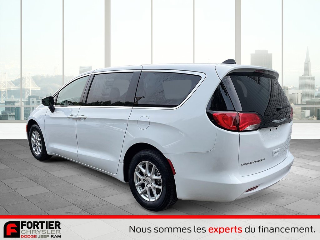 2024 Chrysler Grand Caravan SXT in Pointe-Aux-Trembles, Quebec - 4 - w1024h768px