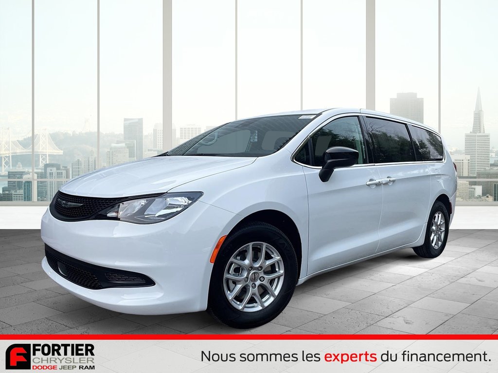 2024 Chrysler Grand Caravan SXT in Pointe-Aux-Trembles, Quebec - 1 - w1024h768px