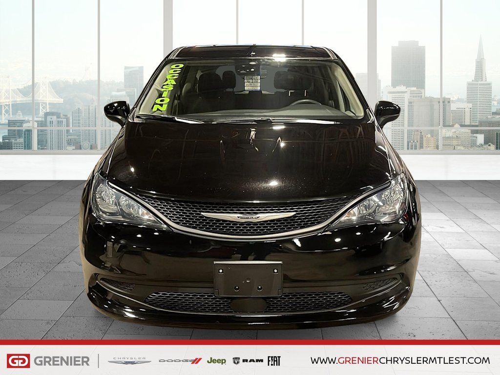 Chrysler Grand Caravan SXT + STOW N GO 3E RANGEE + 2024 à Pointe-Aux-Trembles, Québec - 2 - w1024h768px