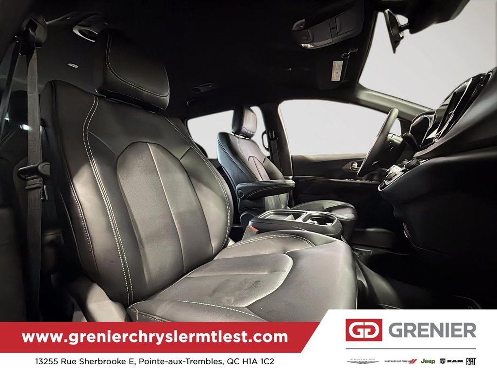 2027 Chrysler Grand Caravan SXT in Pointe-Aux-Trembles, Quebec - 12 - w1024h768px