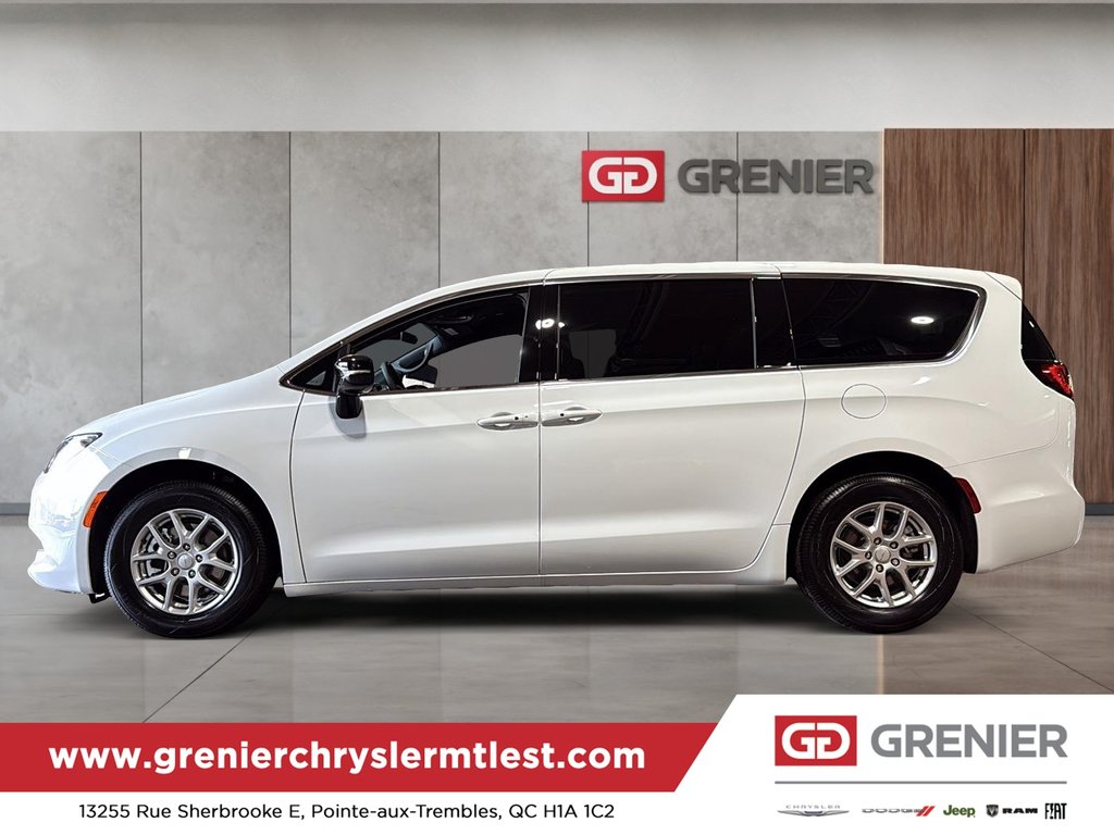 2027 Chrysler Grand Caravan SXT in Pointe-Aux-Trembles, Quebec - 2 - w1024h768px