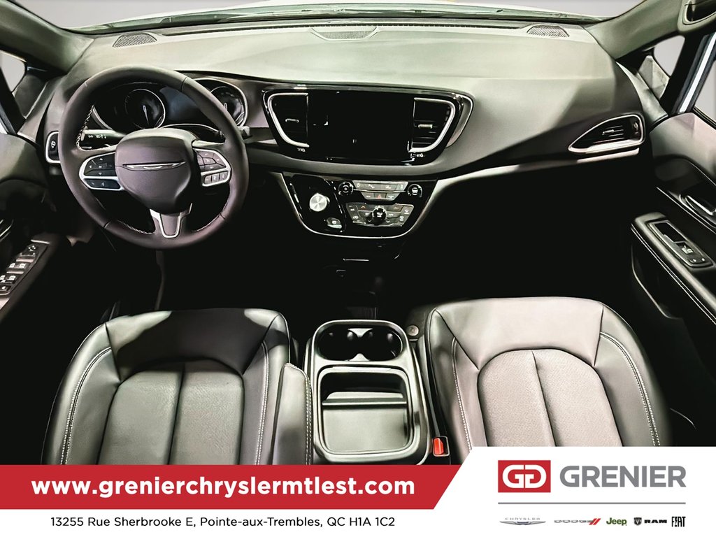 2027 Chrysler Grand Caravan SXT in Pointe-Aux-Trembles, Quebec - 11 - w1024h768px