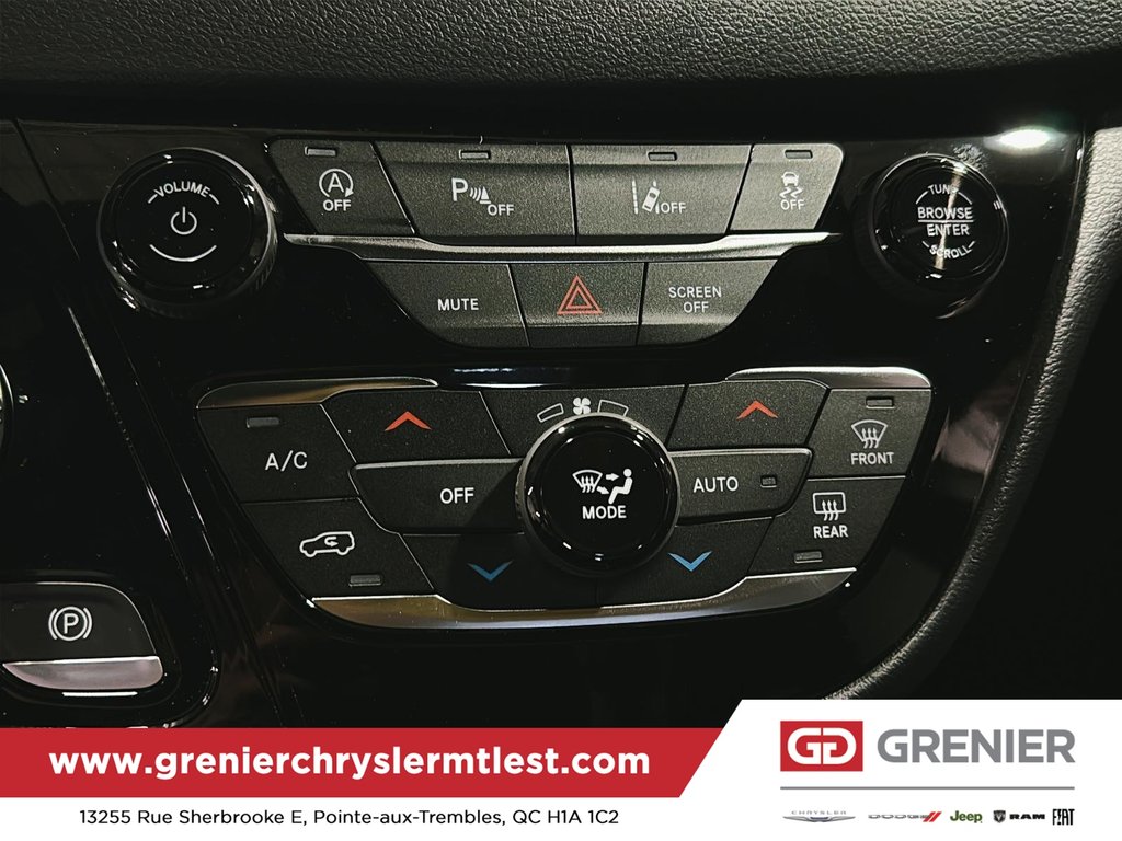 2027 Chrysler Grand Caravan SXT in Pointe-Aux-Trembles, Quebec - 19 - w1024h768px