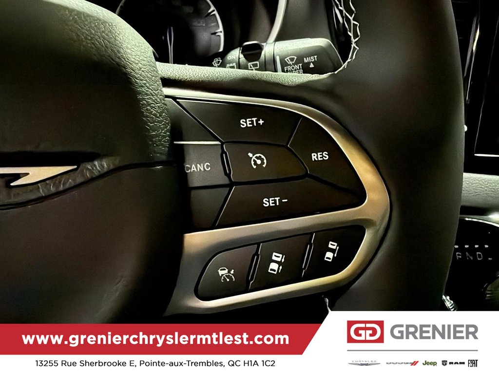 2027 Chrysler Grand Caravan SXT in Pointe-Aux-Trembles, Quebec - 16 - w1024h768px