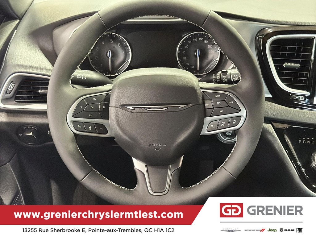 2027 Chrysler Grand Caravan SXT in Pointe-Aux-Trembles, Quebec - 14 - w1024h768px