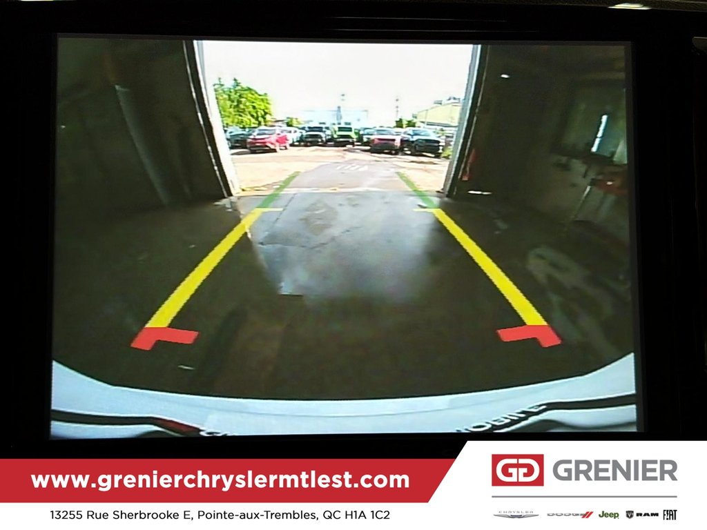 2027 Chrysler Grand Caravan SXT in Pointe-Aux-Trembles, Quebec - 20 - w1024h768px