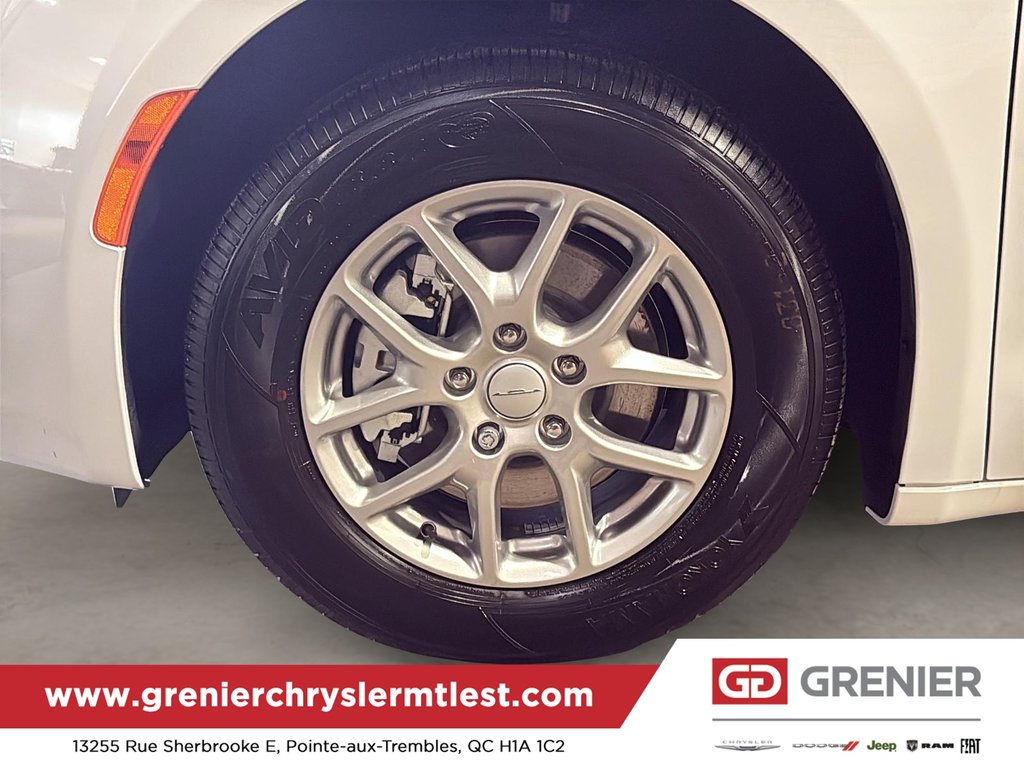 2027 Chrysler Grand Caravan SXT in Pointe-Aux-Trembles, Quebec - 8 - w1024h768px