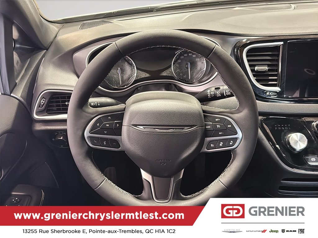 2027 Chrysler Grand Caravan SXT in Pointe-Aux-Trembles, Quebec - 15 - w1024h768px