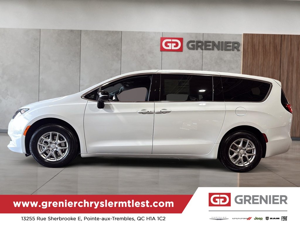 2027 Chrysler Grand Caravan SXT in Pointe-Aux-Trembles, Quebec - 2 - w1024h768px