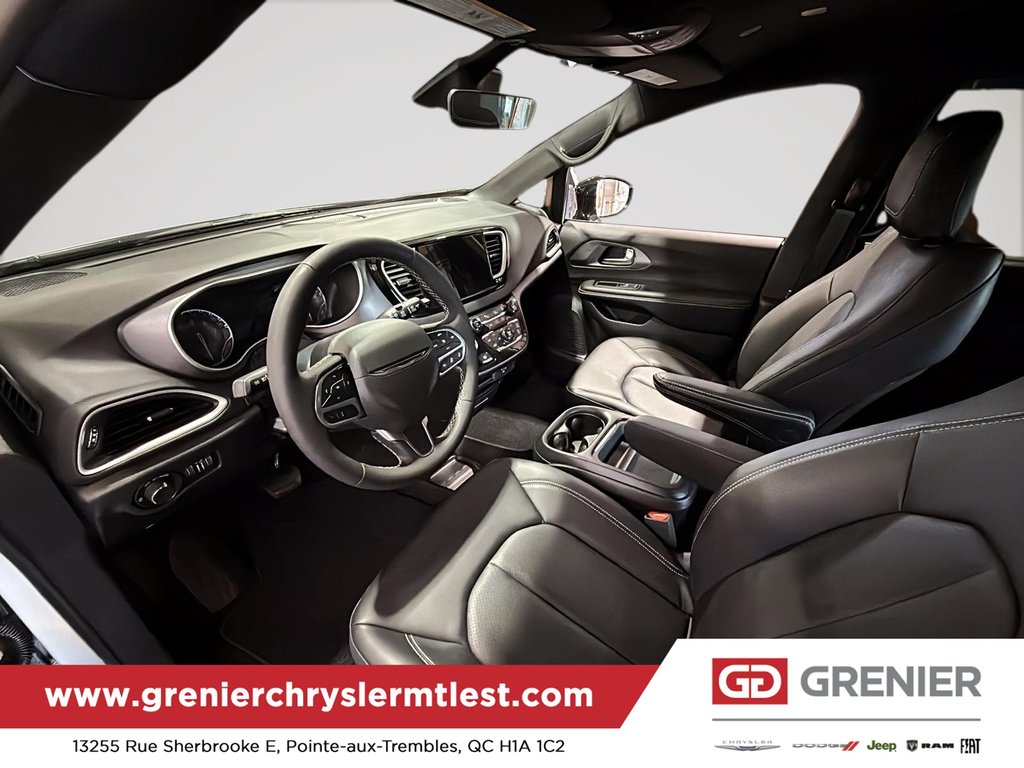 2027 Chrysler Grand Caravan SXT in Pointe-Aux-Trembles, Quebec - 13 - w1024h768px