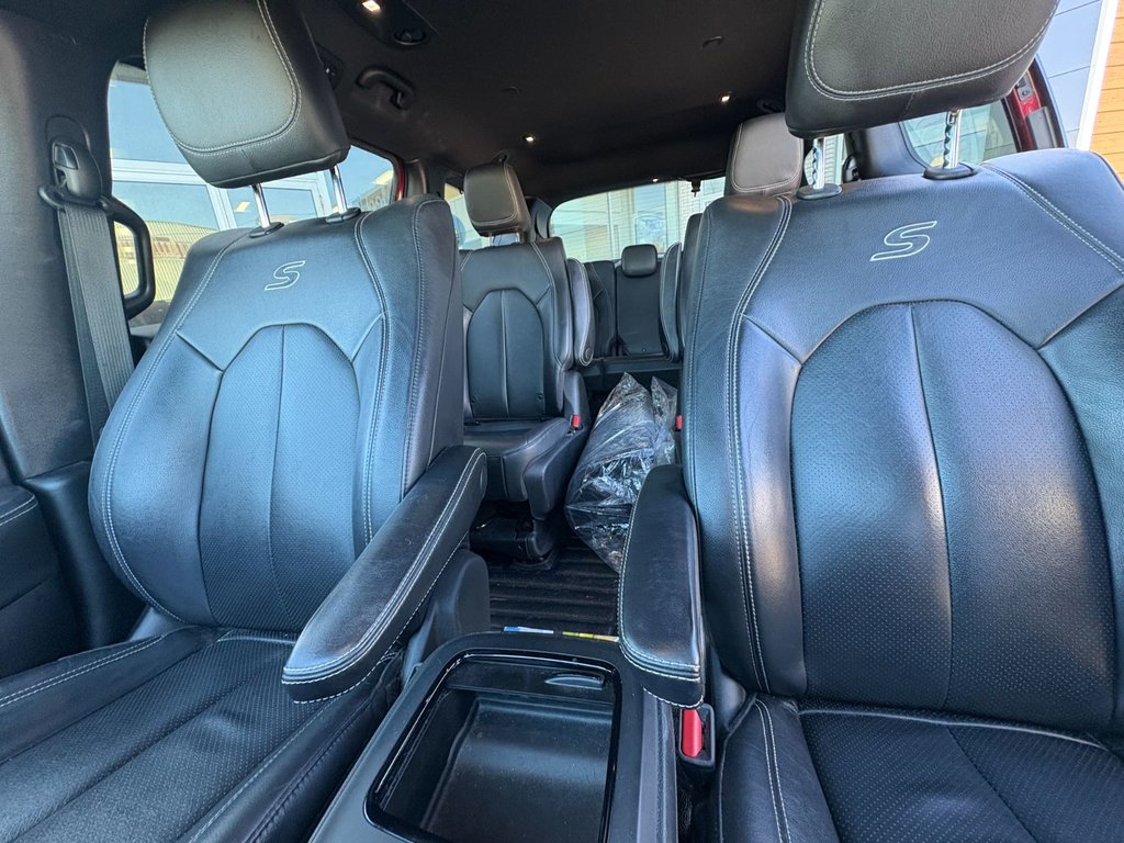 2021 Chrysler Pacifica Hybrid Touring L Plus in Pointe-Aux-Trembles, Quebec - 13 - w1024h768px