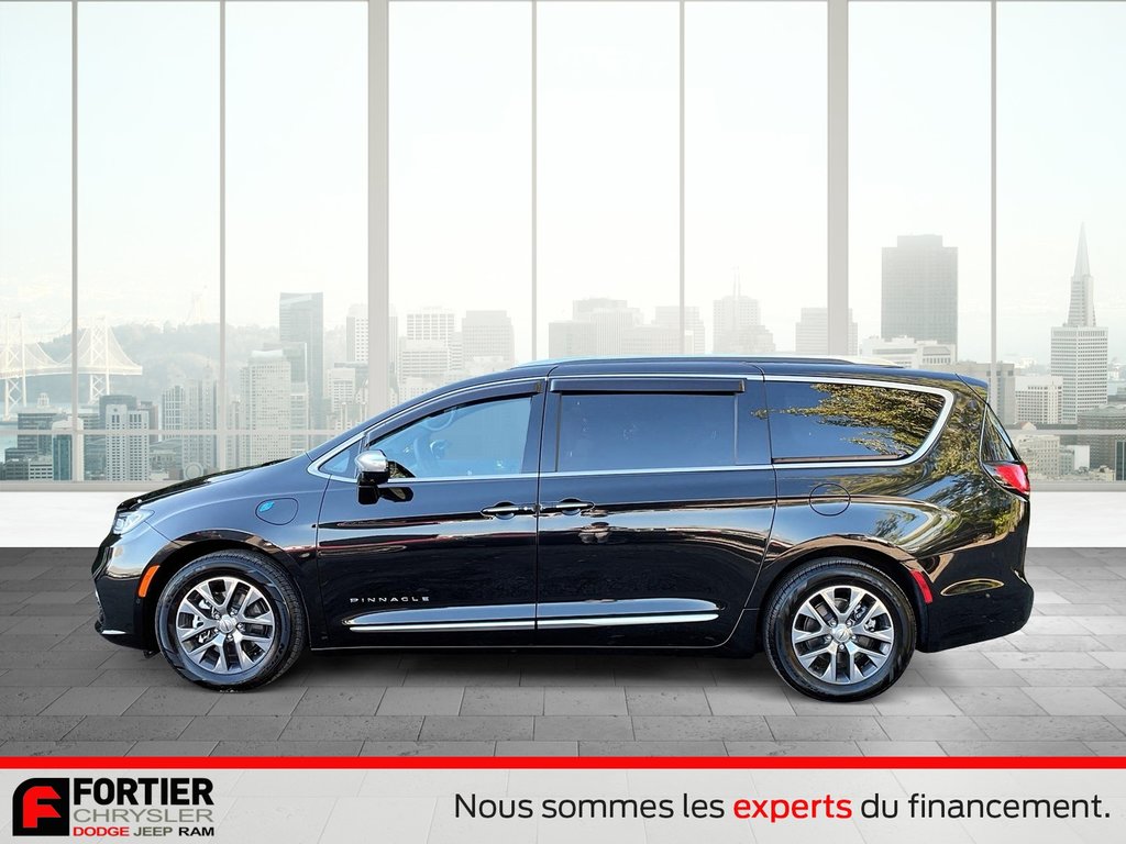 Chrysler Pacifica Hybrid PINNACLE + CUIR + TOIT OUVRANT PANO 2023 à Pointe-Aux-Trembles, Québec - 6 - w1024h768px