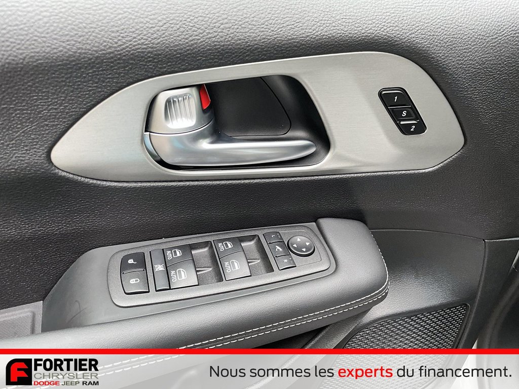 2024 Chrysler Pacifica Hybrid PREMIUM S APPEARANCE in Pointe-Aux-Trembles, Quebec - 13 - w1024h768px