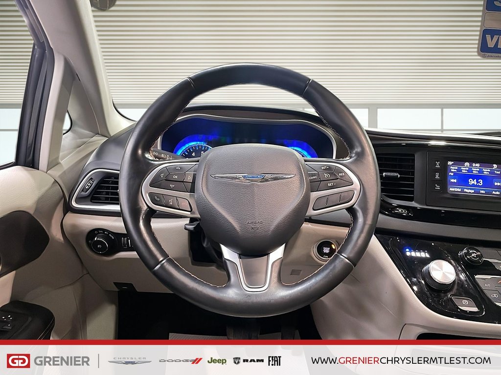 2017 Chrysler Pacifica TOURING L + 8 PASSAGERS in Pointe-Aux-Trembles, Quebec - 8 - w1024h768px