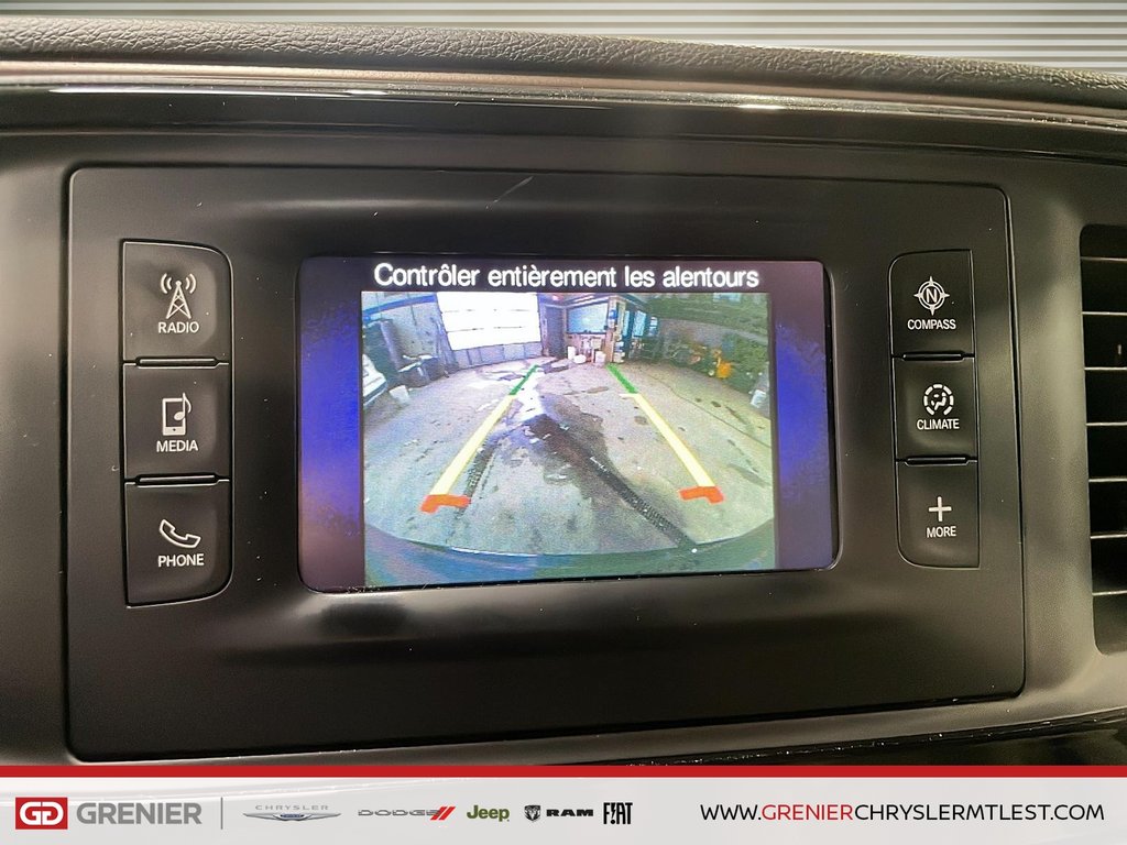 2017 Chrysler Pacifica TOURING L + 8 PASSAGERS in Pointe-Aux-Trembles, Quebec - 11 - w1024h768px