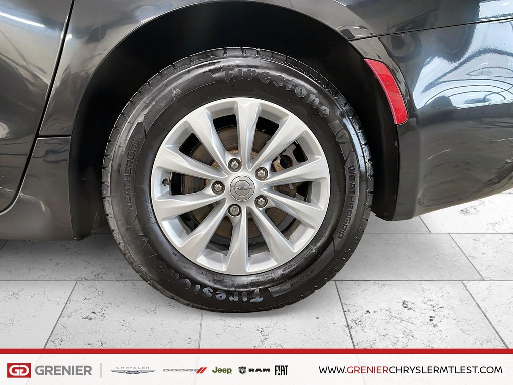 2017 Chrysler Pacifica TOURING L + 8 PASSAGERS in Pointe-Aux-Trembles, Quebec - 5 - w1024h768px