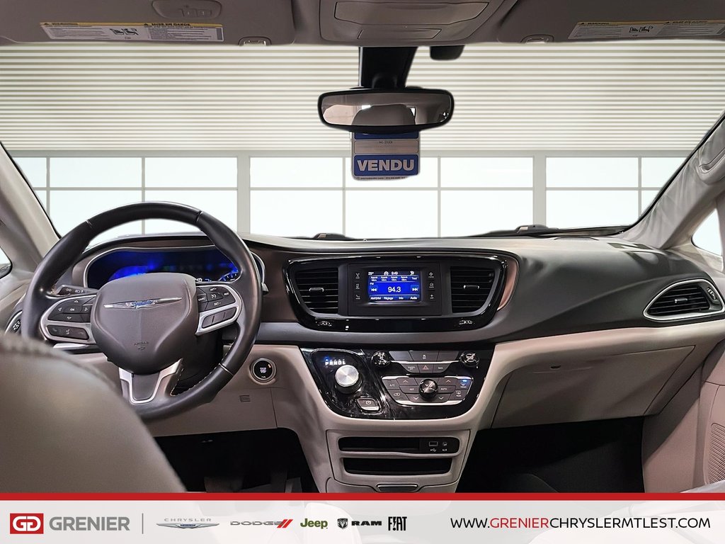 2017 Chrysler Pacifica TOURING L + 8 PASSAGERS in Pointe-Aux-Trembles, Quebec - 7 - w1024h768px