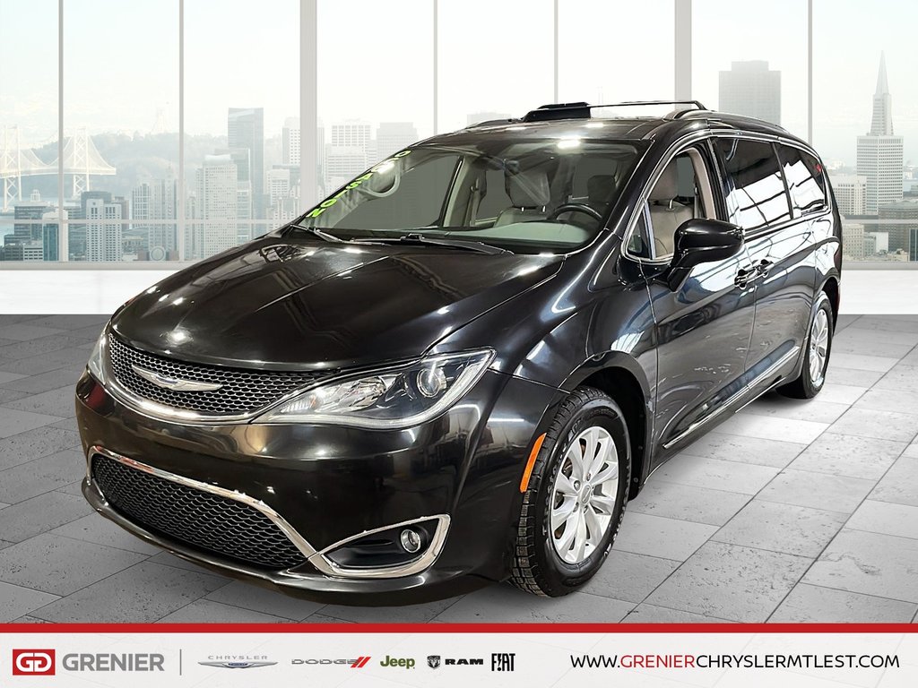 2017 Chrysler Pacifica TOURING L + 8 PASSAGERS in Pointe-Aux-Trembles, Quebec - 1 - w1024h768px
