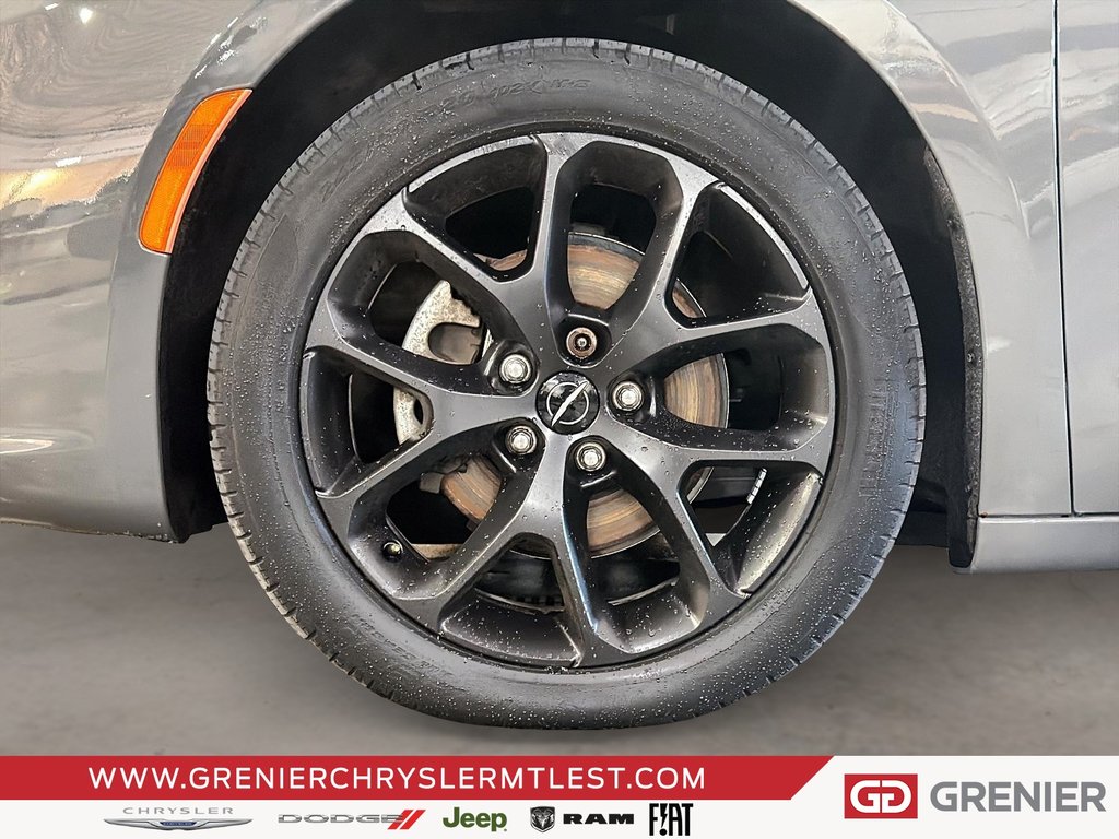 2022 Chrysler Pacifica TOURING L + T/A + ALLURE S + CUIR in Pointe-Aux-Trembles, Quebec - 6 - w1024h768px