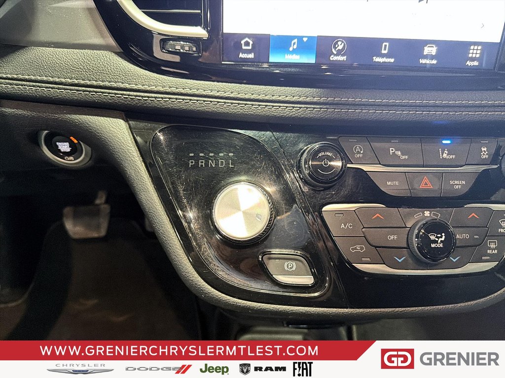 2022 Chrysler Pacifica TOURING L + T/A + ALLURE S + CUIR in Pointe-Aux-Trembles, Quebec - 16 - w1024h768px