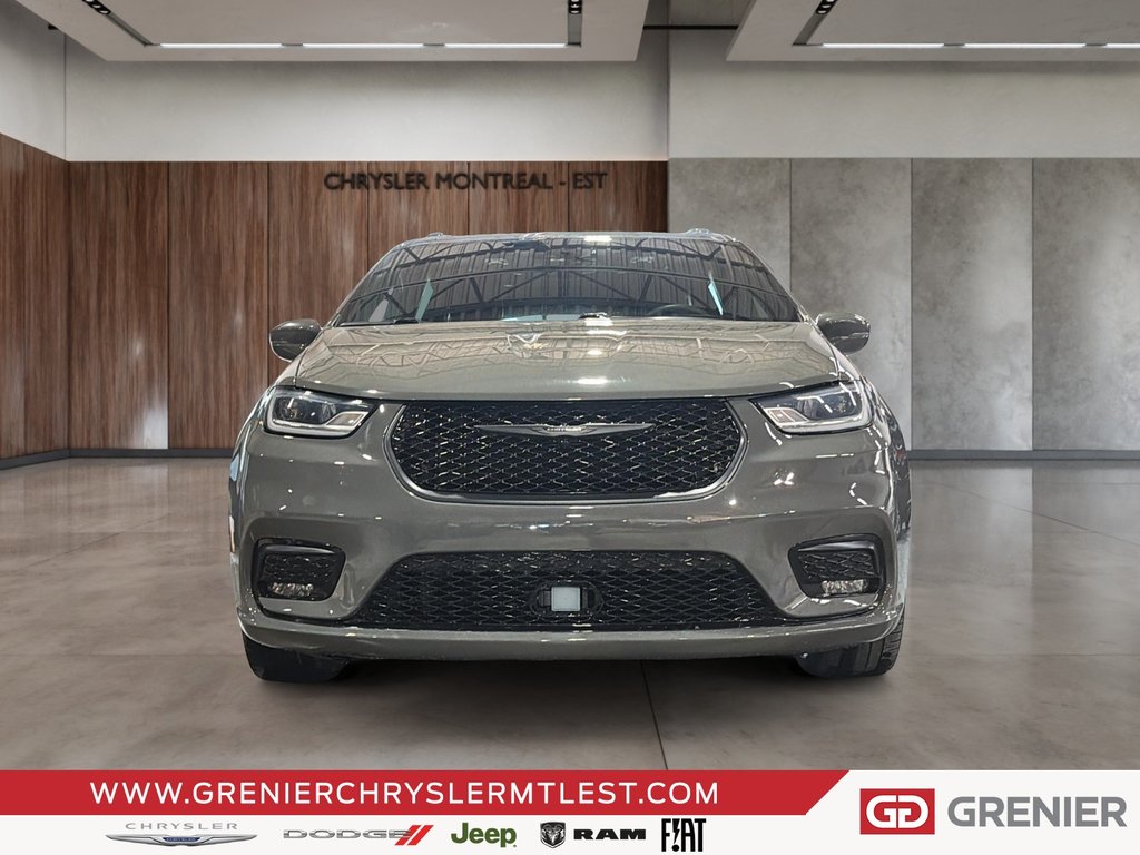 2022 Chrysler Pacifica TOURING L + T/A + ALLURE S + CUIR in Pointe-Aux-Trembles, Quebec - 2 - w1024h768px