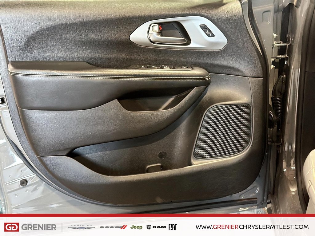 2022 Chrysler Pacifica TOURING L + T/A + ALLURE S + CUIR in Pointe-Aux-Trembles, Quebec - 9 - w1024h768px
