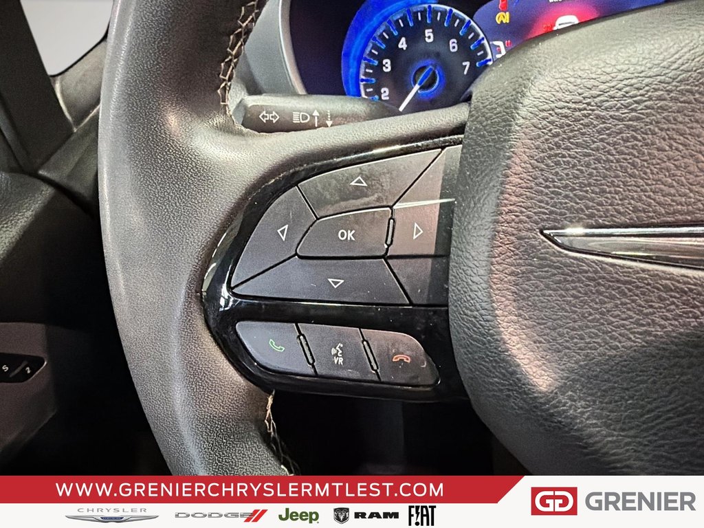 2022 Chrysler Pacifica TOURING L + T/A + ALLURE S + CUIR in Pointe-Aux-Trembles, Quebec - 12 - w1024h768px