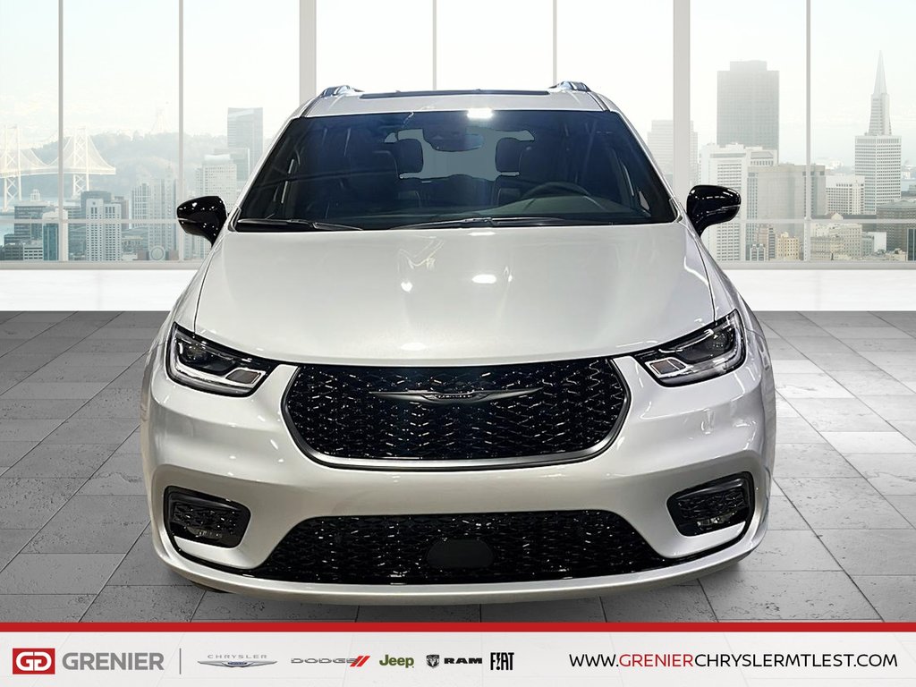 2026 Chrysler Pacifica LIMITED AWD in Pointe-Aux-Trembles, Quebec - 2 - w1024h768px