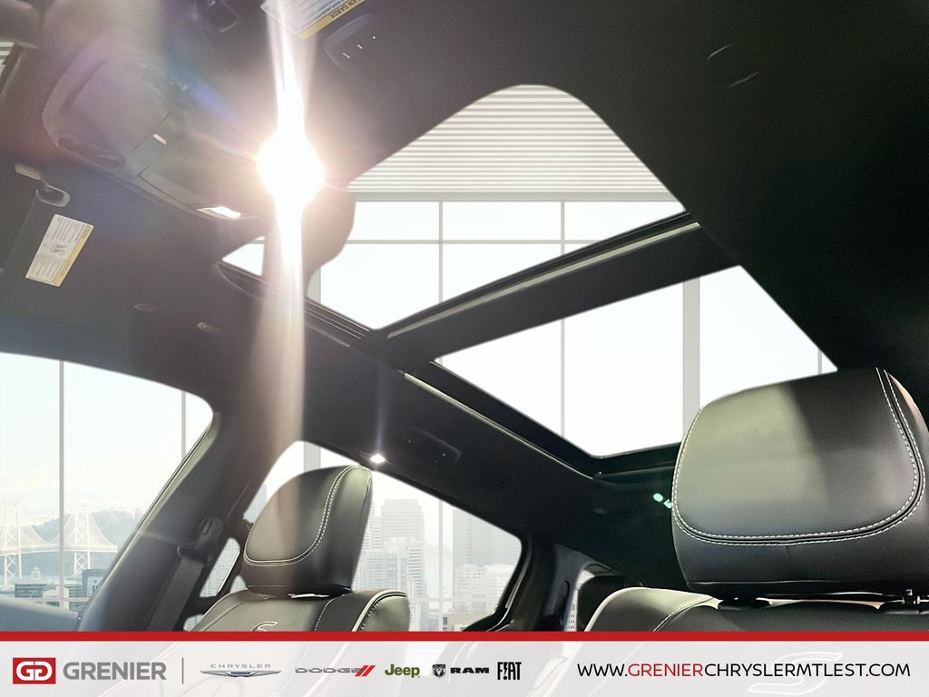 2026 Chrysler Pacifica LIMITED AWD in Pointe-Aux-Trembles, Quebec - 13 - w1024h768px