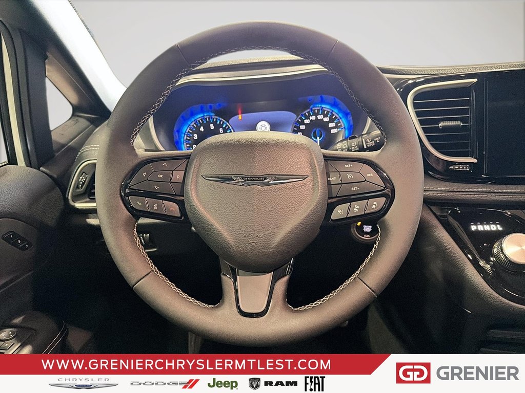 2026 Chrysler Pacifica SELECT AWD in Pointe-Aux-Trembles, Quebec - 10 - w1024h768px