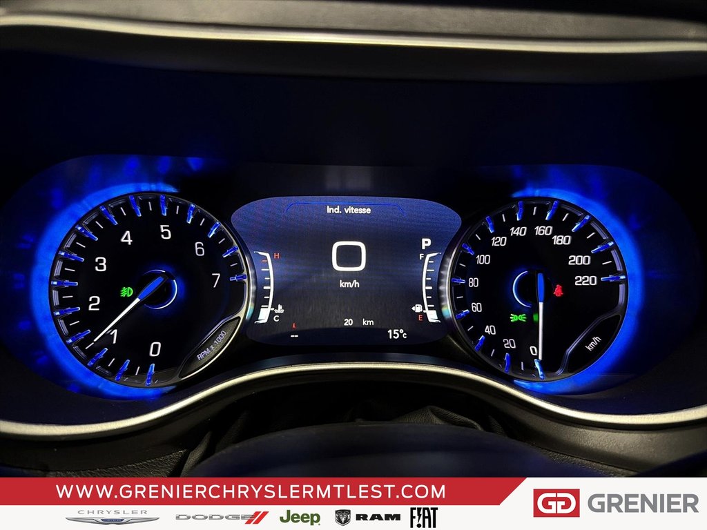 2026 Chrysler Pacifica SELECT AWD in Pointe-Aux-Trembles, Quebec - 13 - w1024h768px