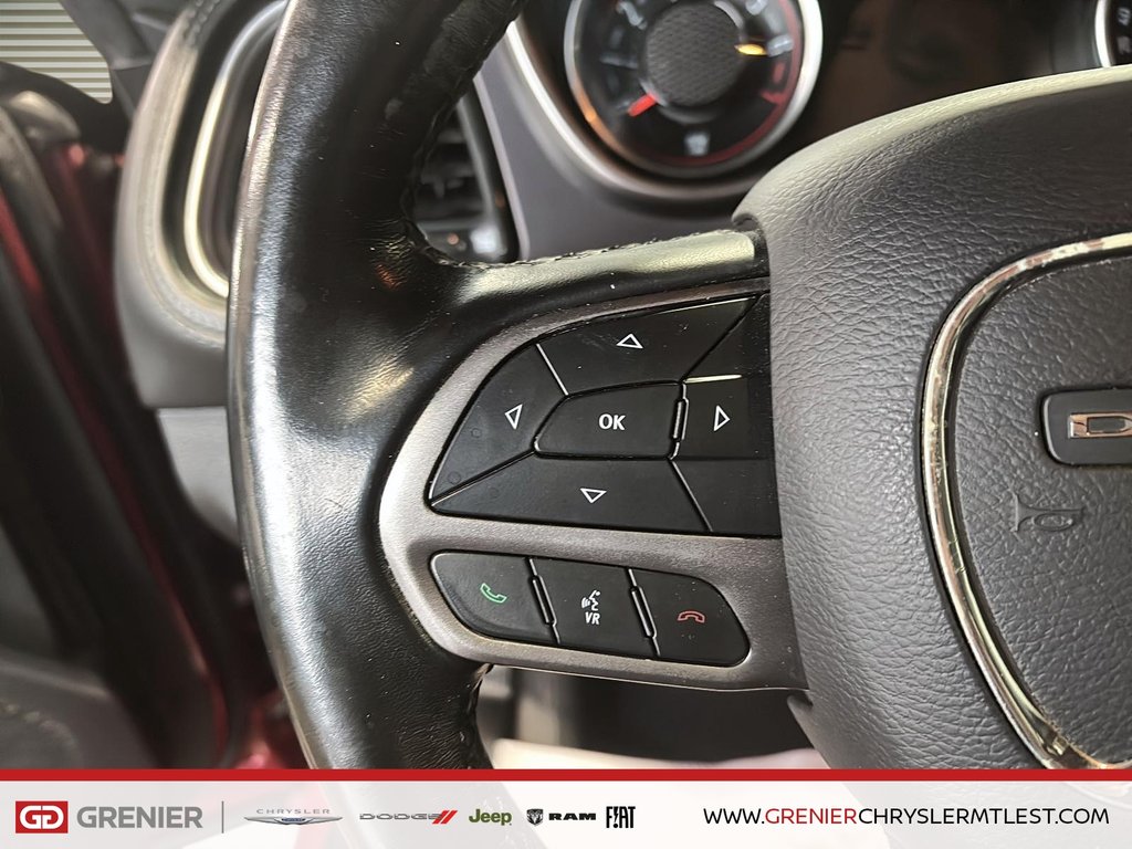 2020 Dodge Challenger SXT PLUS + RWD + TOIT OUVRANT in Pointe-Aux-Trembles, Quebec - 11 - w1024h768px