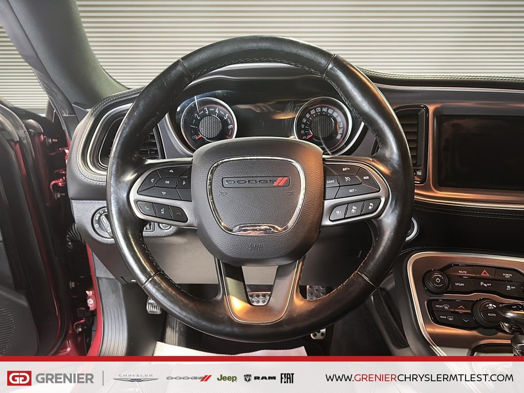 2020 Dodge Challenger SXT PLUS + RWD + TOIT OUVRANT in Pointe-Aux-Trembles, Quebec - 9 - w1024h768px