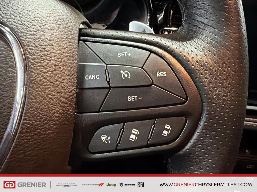 2025 Dodge Durango R/T + AWD + V8 HEMI 5.7L + TOIT OUVRANT in Pointe-Aux-Trembles, Quebec - 10 - w1024h768px