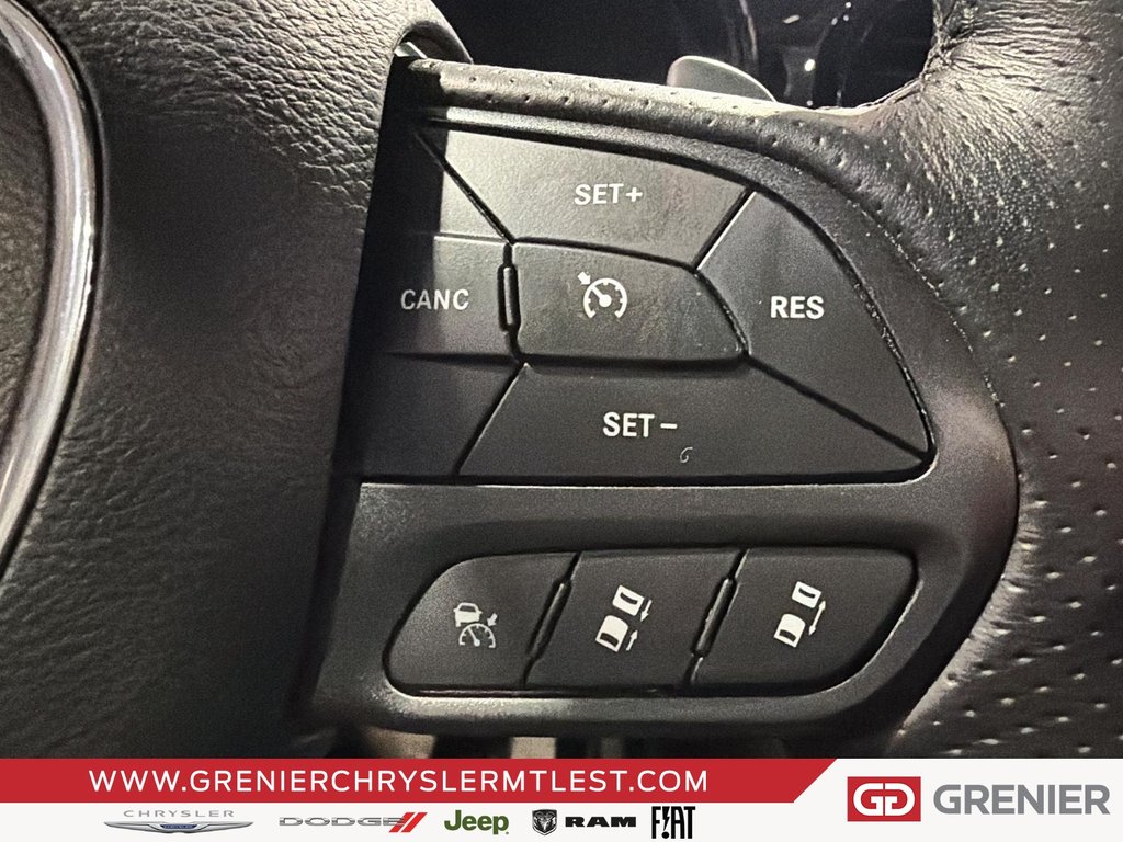 2025 Dodge Durango R/T + AWD + V8 HEMI 5.7L + TOIT OUVRANT in Pointe-Aux-Trembles, Quebec - 11 - w1024h768px