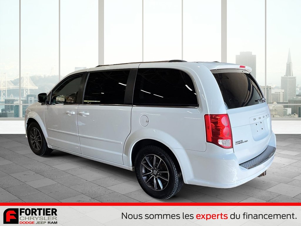 2017 Dodge Grand Caravan SXT PREMIUM PLUS + 7 PASSAGERS + in Pointe-Aux-Trembles, Quebec - 4 - w1024h768px