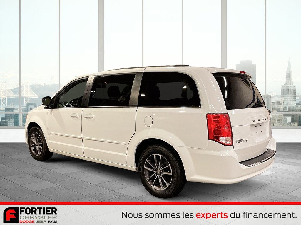 2017 Dodge Grand Caravan SXT PREMIUM PLUS + STOW N' GO + CUIR in Pointe-Aux-Trembles, Quebec - 5 - w1024h768px