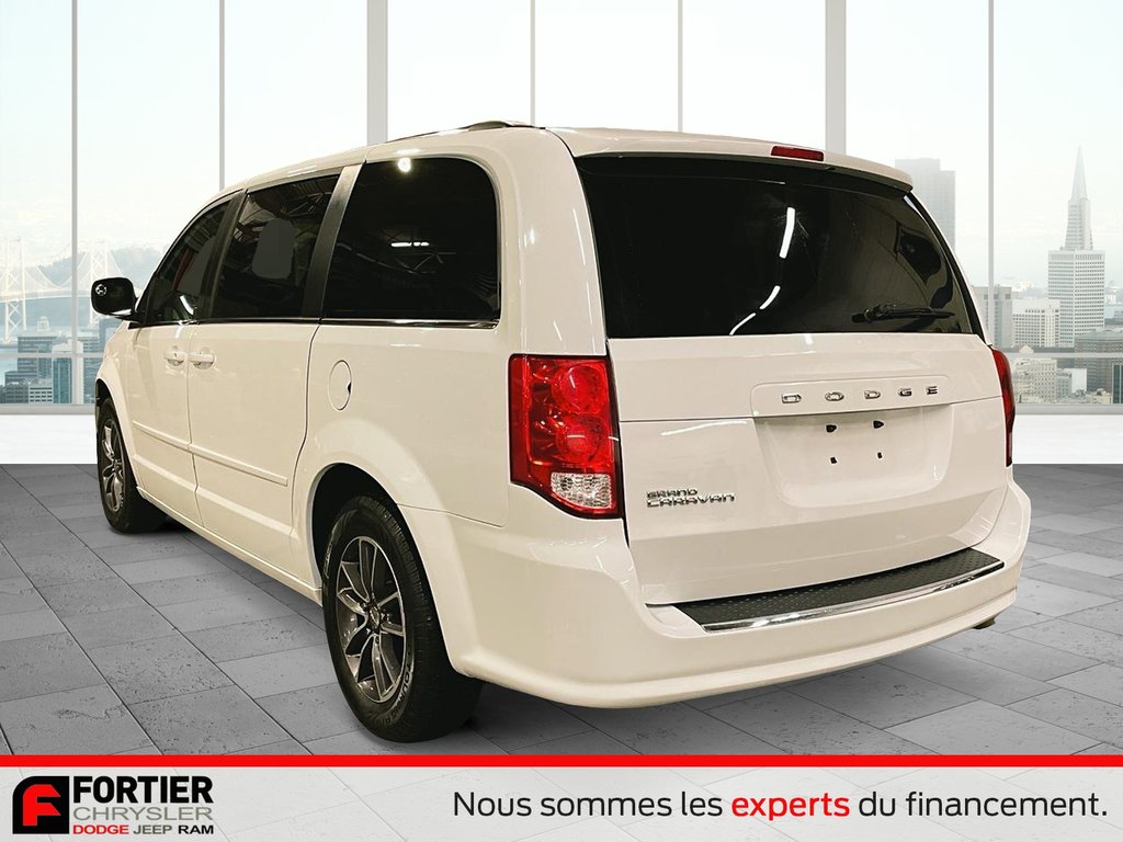 2017 Dodge Grand Caravan SXT PREMIUM PLUS + STOW N' GO + CUIR in Pointe-Aux-Trembles, Quebec - 4 - w1024h768px