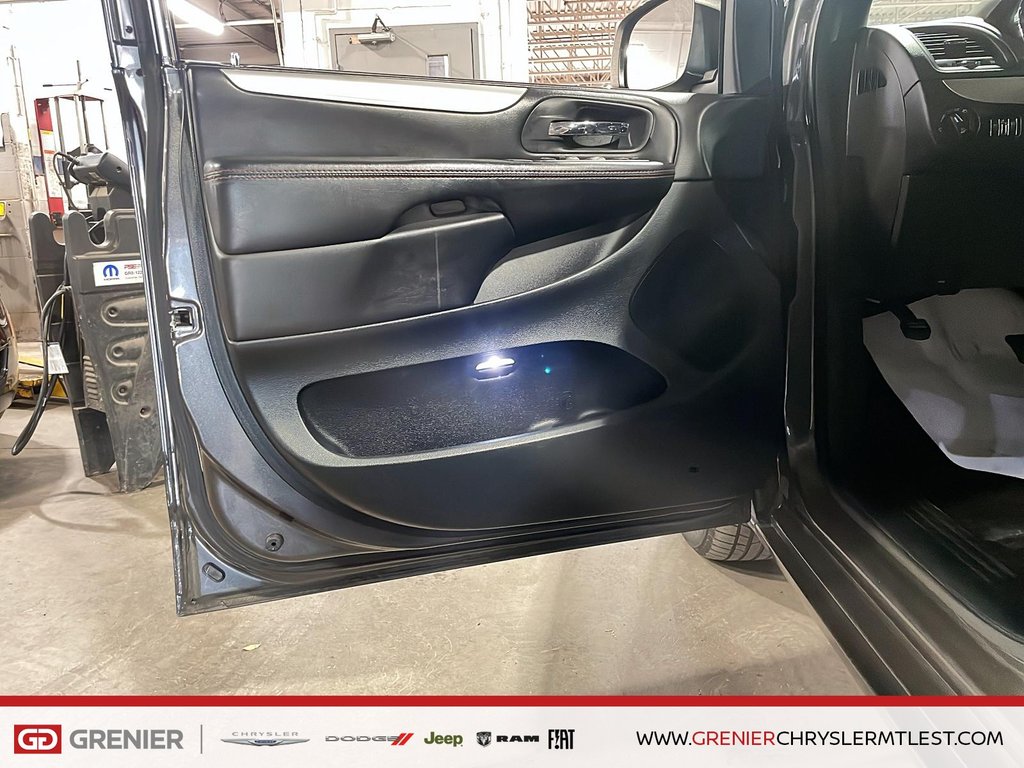 2018 Dodge Grand Caravan GT + CUIR + 7 PASSAGERS + STOW N GO in Pointe-Aux-Trembles, Quebec - 10 - w1024h768px