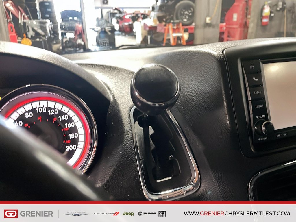 2018 Dodge Grand Caravan GT + CUIR + 7 PASSAGERS + STOW N GO in Pointe-Aux-Trembles, Quebec - 14 - w1024h768px