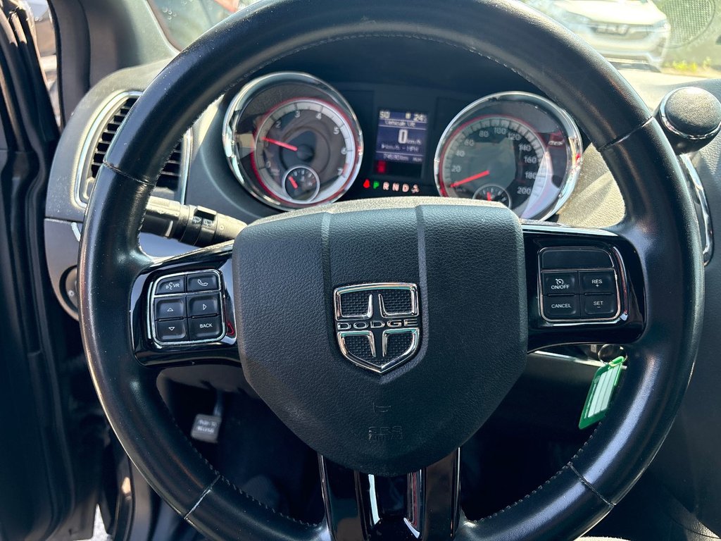 2020 Dodge Grand Caravan PREMIUM PLUS in Pointe-Aux-Trembles, Quebec - 10 - w1024h768px