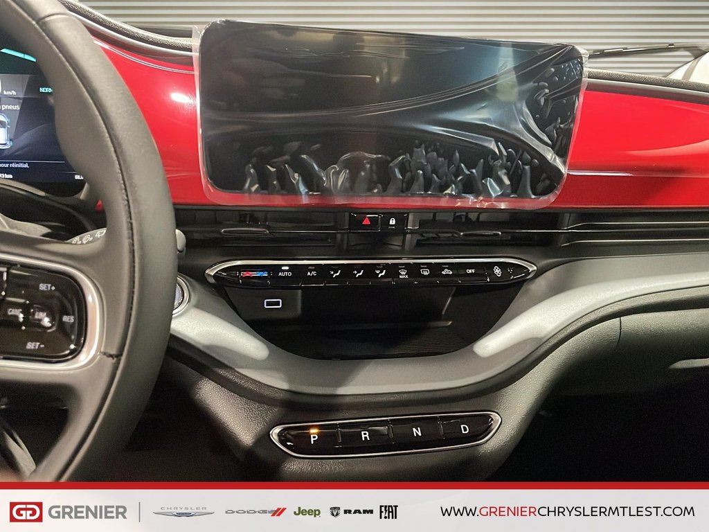 Fiat 500e RED 2025 à Pointe-Aux-Trembles, Québec - 12 - w1024h768px