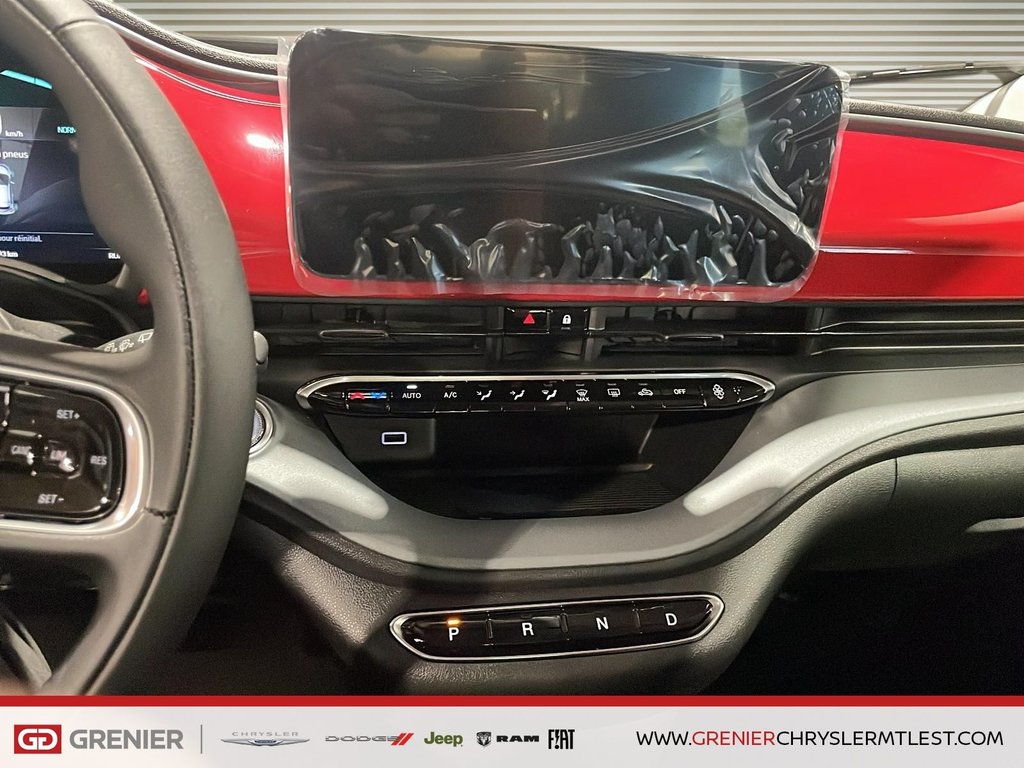 Fiat 500e RED 2025 à Pointe-Aux-Trembles, Québec - 12 - w1024h768px