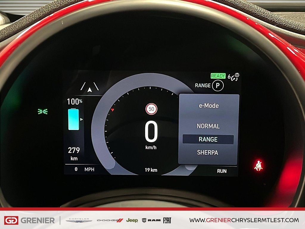 2025 Fiat 500e RED in Pointe-Aux-Trembles, Quebec - 13 - w1024h768px