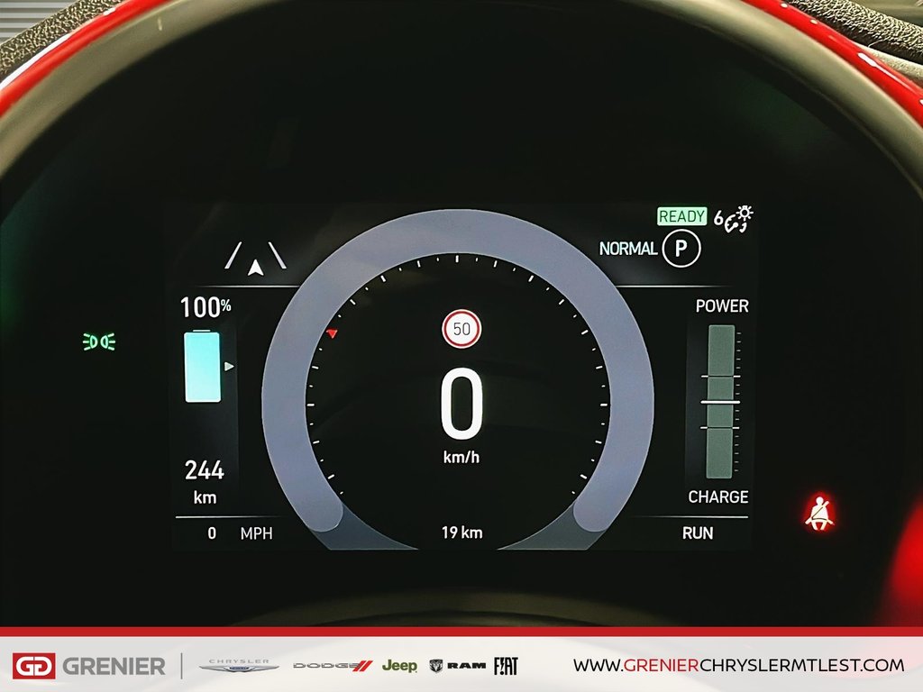 2025 Fiat 500e RED in Pointe-Aux-Trembles, Quebec - 12 - w1024h768px