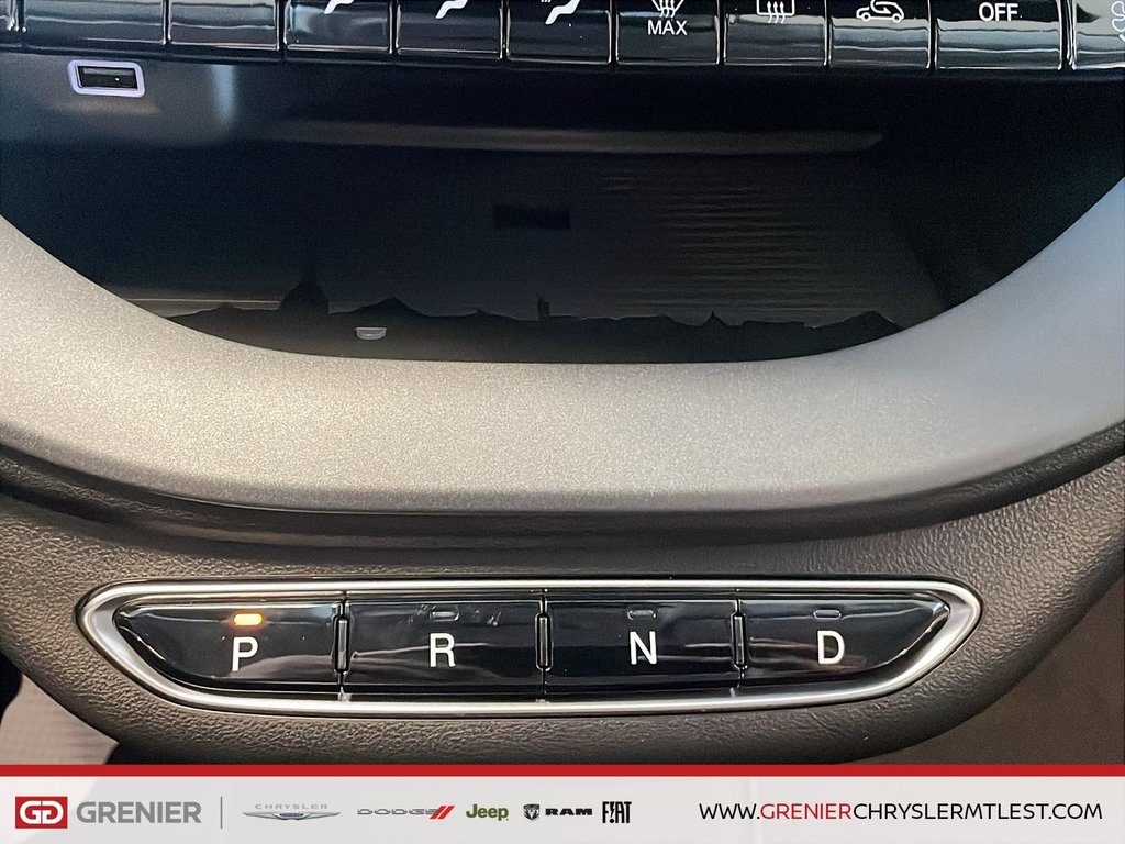 2025 Fiat 500e RED in Pointe-Aux-Trembles, Quebec - 13 - w1024h768px