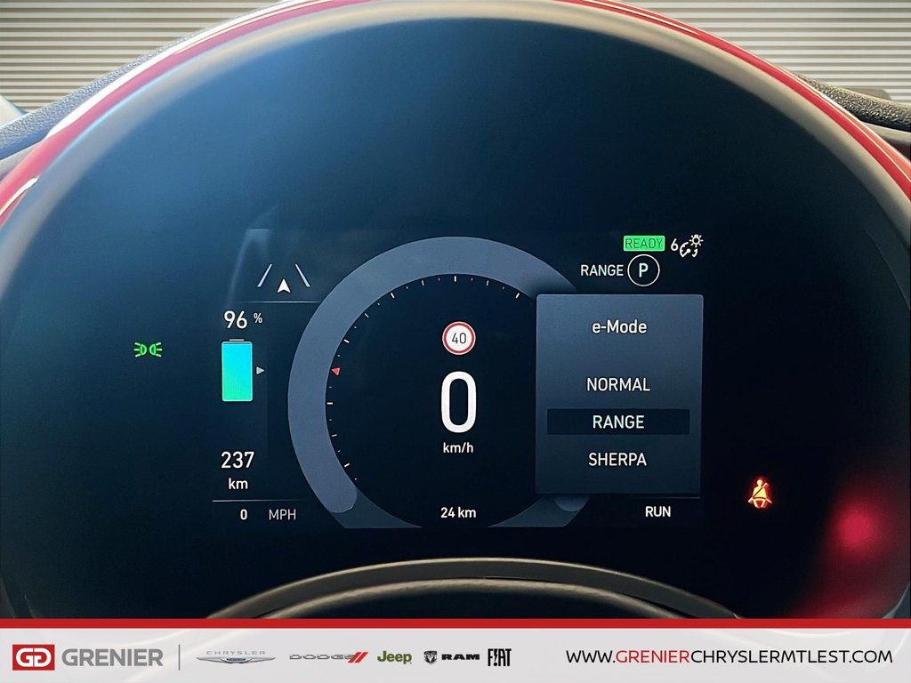 2025 Fiat 500e RED in Pointe-Aux-Trembles, Quebec - 12 - w1024h768px