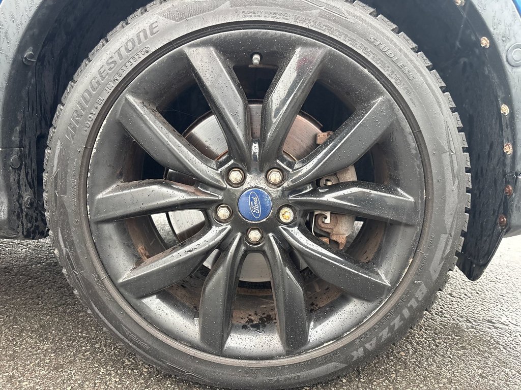 2018 Ford Escape Titanium in Pointe-Aux-Trembles, Quebec - 8 - w1024h768px