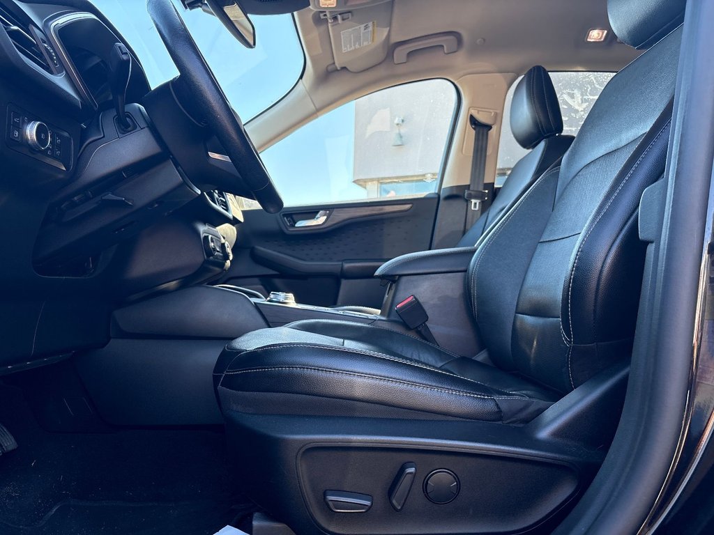 2020 Ford Escape Titanium Hybrid in Pointe-Aux-Trembles, Quebec - 17 - w1024h768px